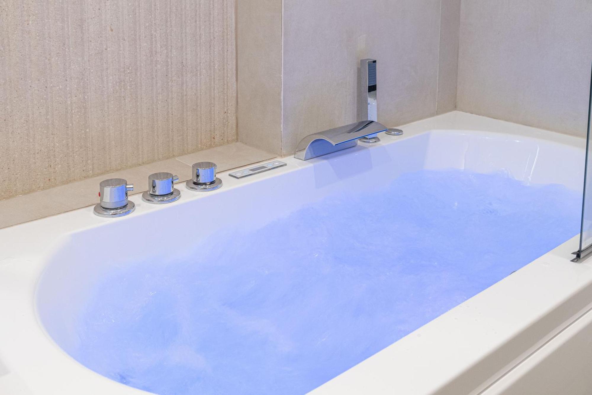 Appartement Lavie Maison Ac & Jacuzzi Parijs