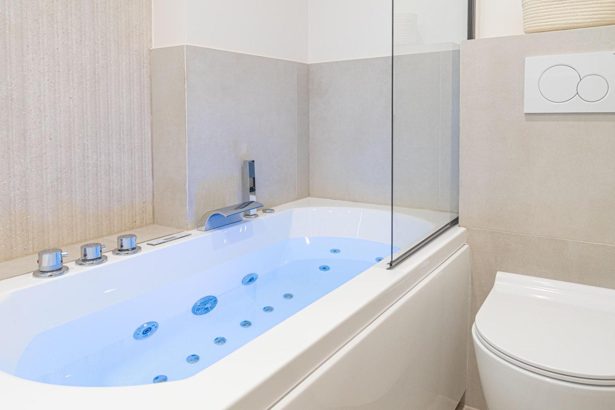 Lavie Maison Ac & Jacuzzi * Parijs